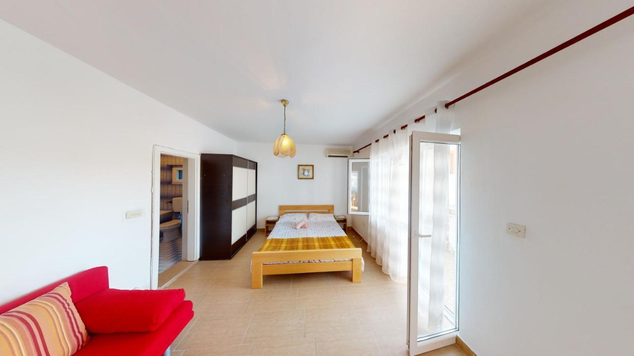Apartments Riva Metajna Exteriér fotografie