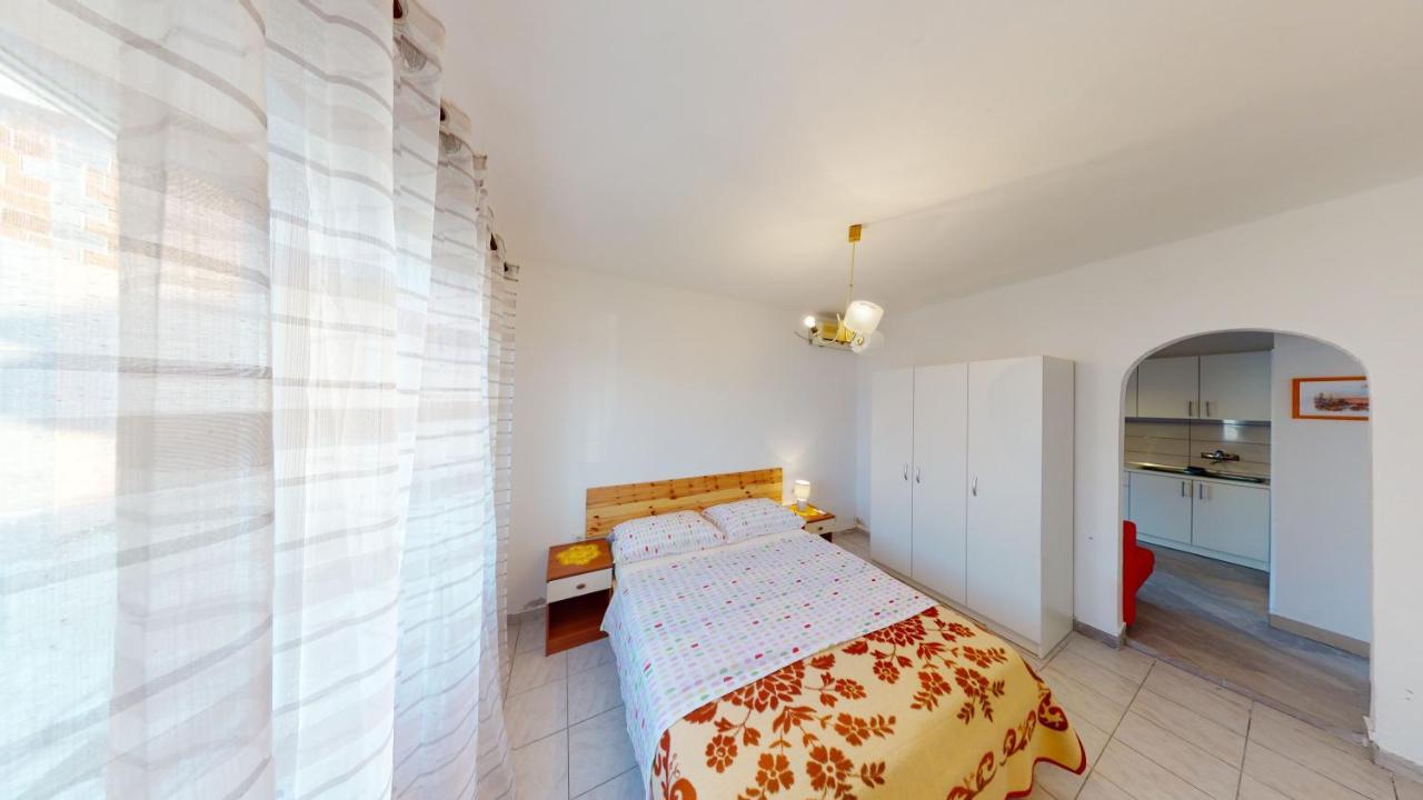 Apartments Riva Metajna Exteriér fotografie