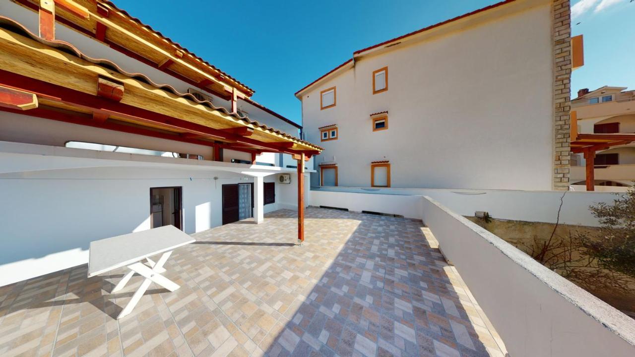 Apartments Riva Metajna Exteriér fotografie