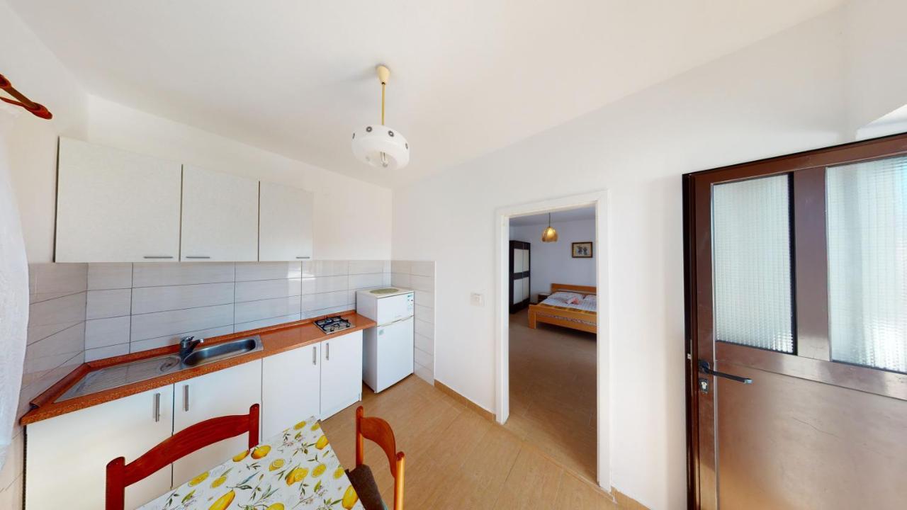 Apartments Riva Metajna Exteriér fotografie